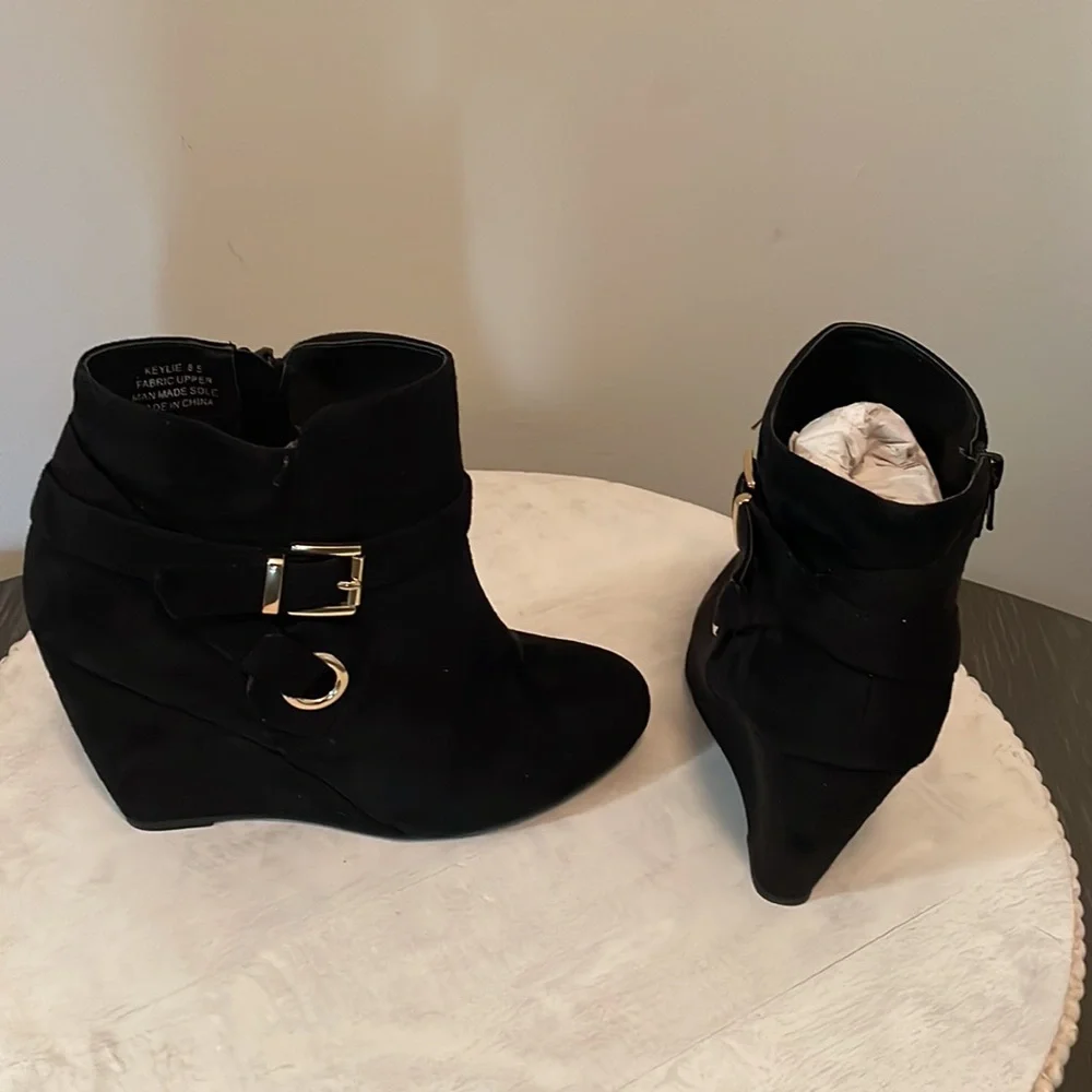 Unique black and gold booties - Picture 3 of 6